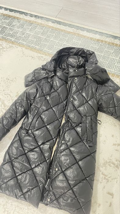 Продам зимнюю куртку для девочек 12-14 лет