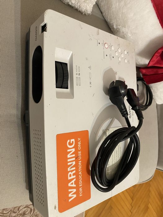 Videoproiector proiector Sanyo PLC-XE34