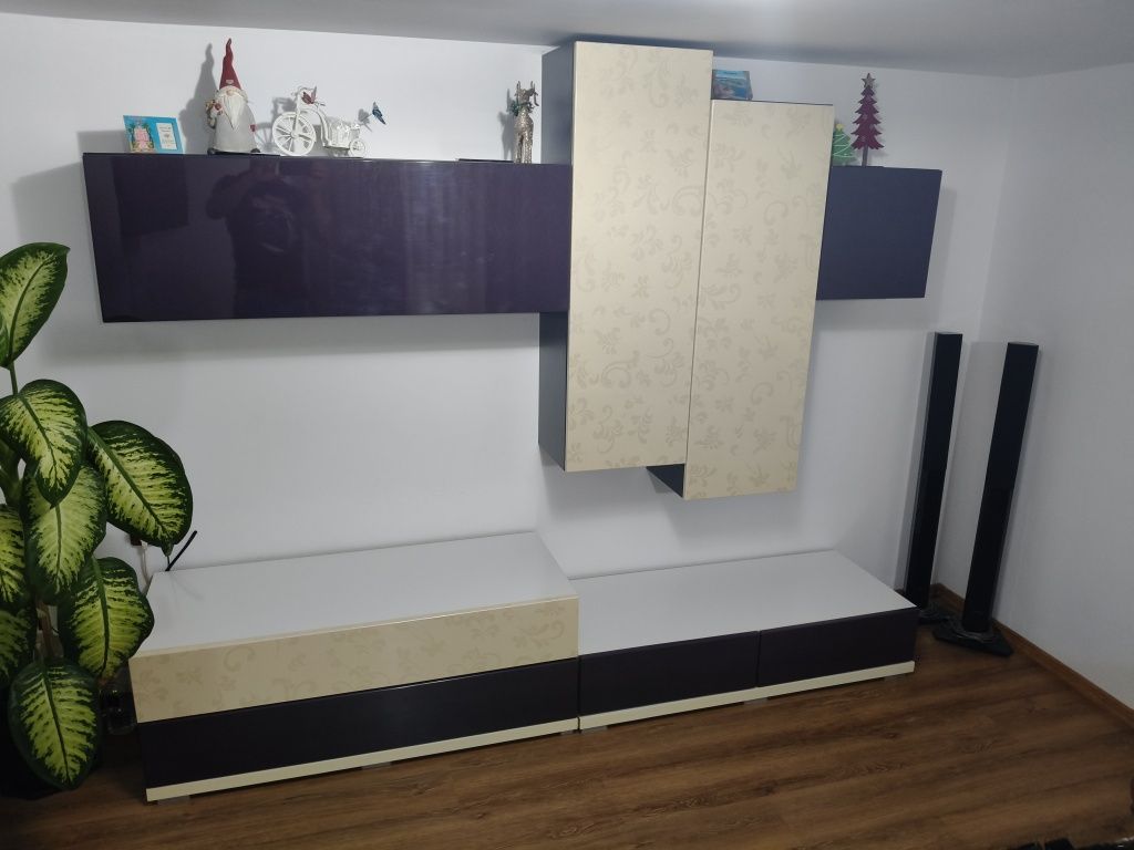 Vand mobila living