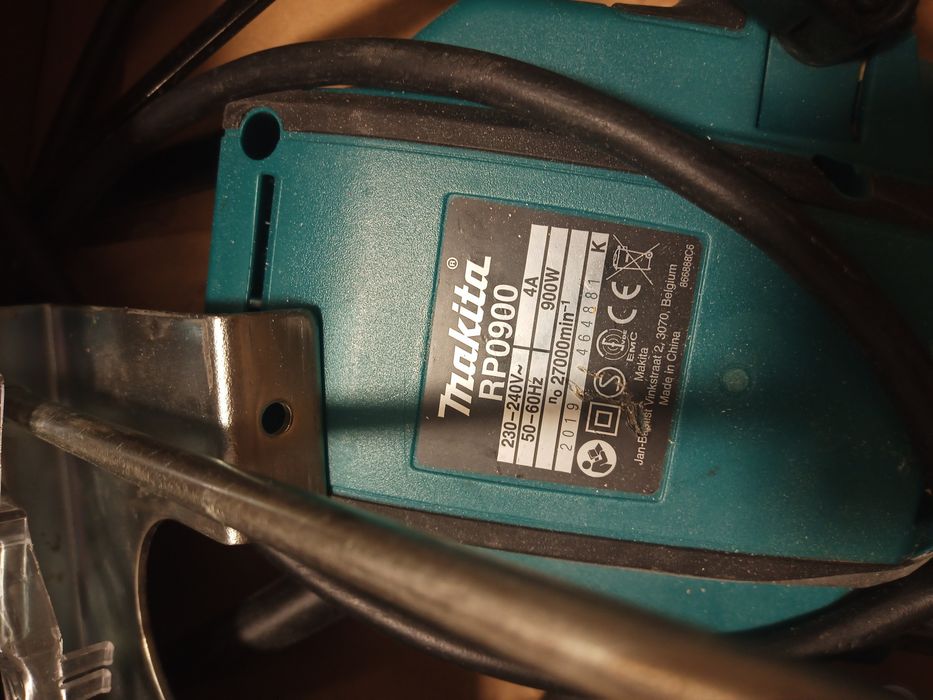 Оберфреза Makita RP0900