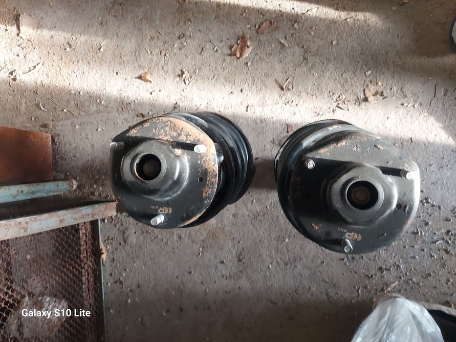 Продам амортизатор в сборе в хорошем состояний.