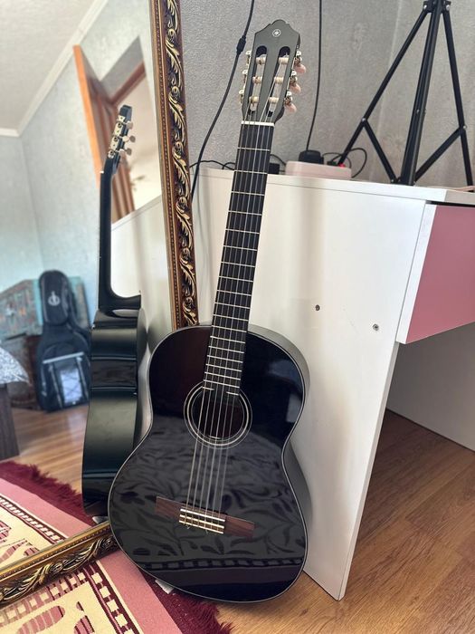 Продам гитару в отличном состоянии.