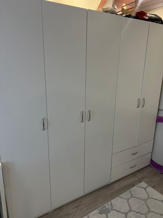 Продам 2 шкафа , плательный и с полками