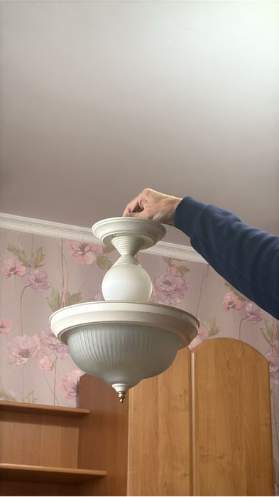 Отдам даром люстру