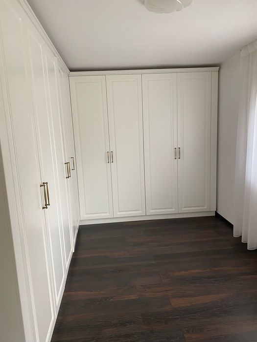 Vând casă /2 bucatarii /2 băi/ teren 3000 m2