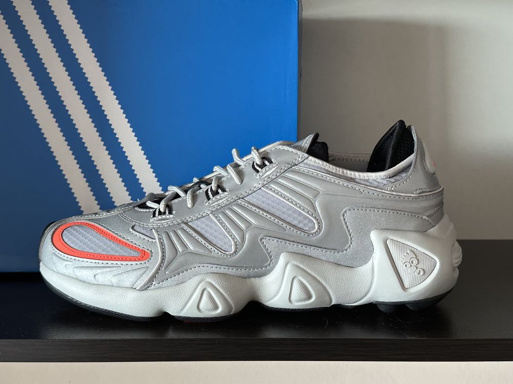 Adidas Fyw S97 44н 28см Стелка Нови с Кутия