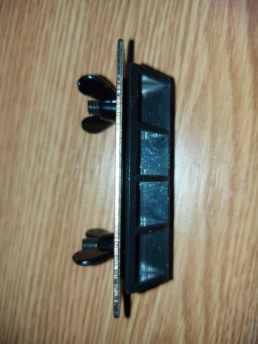 Suport ajutator pentru fixarea cutitului de la gealau pt a fi ascutit