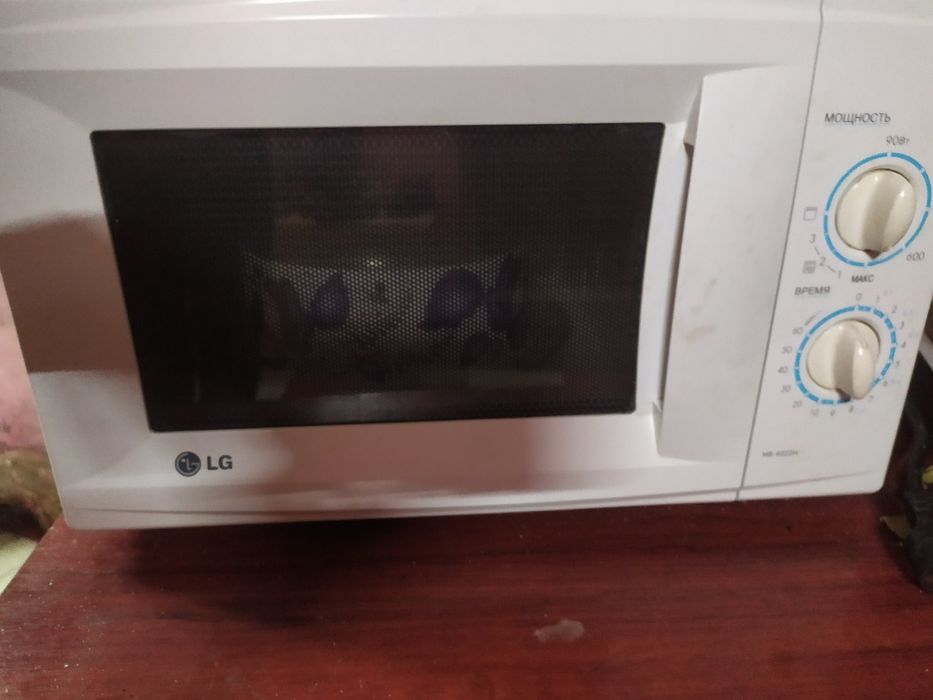 Продаю микроволновую печь бу
