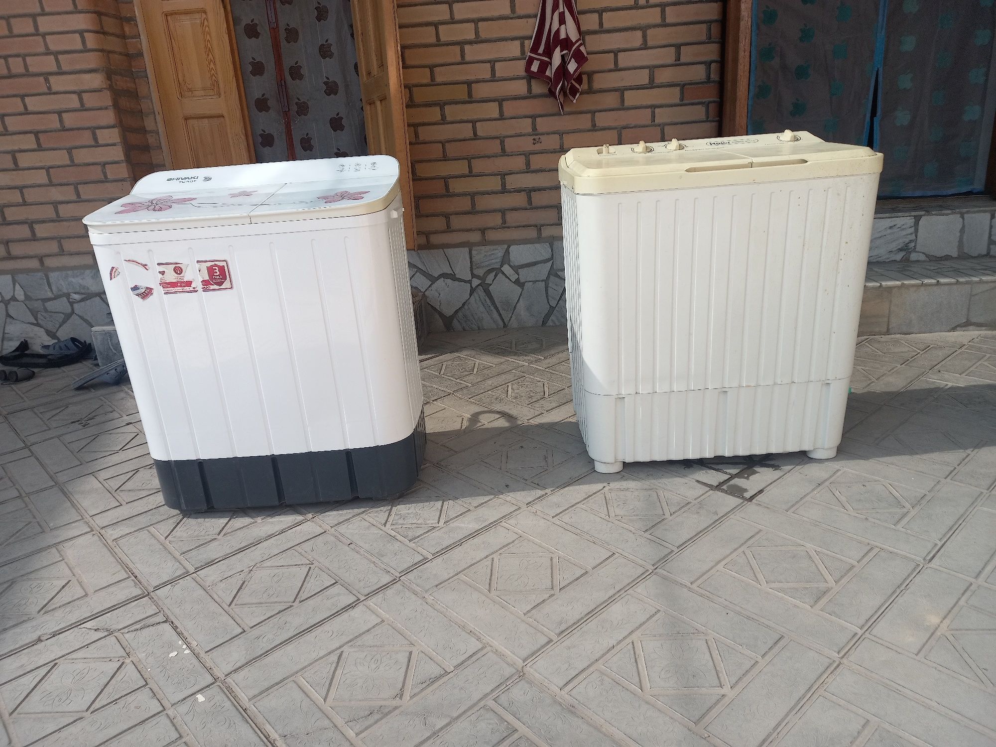 Kir yuvish mashinasi sotiladi. Yarim (поль) avtomat