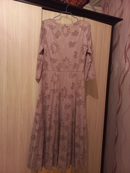 Платье женское одевали один раз на свадьбу б/у в хорошем состоянии