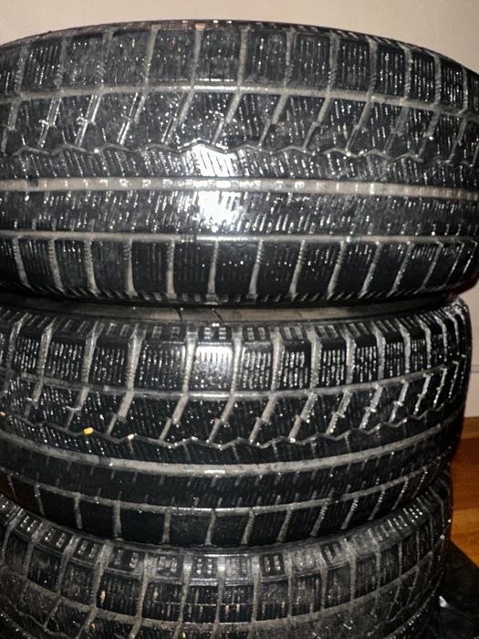 Продам резину липучка проездил один сезон, 185/70/14