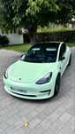 Tesla model 3 SR+ standard range facelift pompa caldura faruri matrix