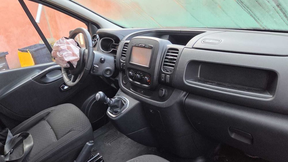 opel vivaro 5 locuri 1.6d 2015 avariat