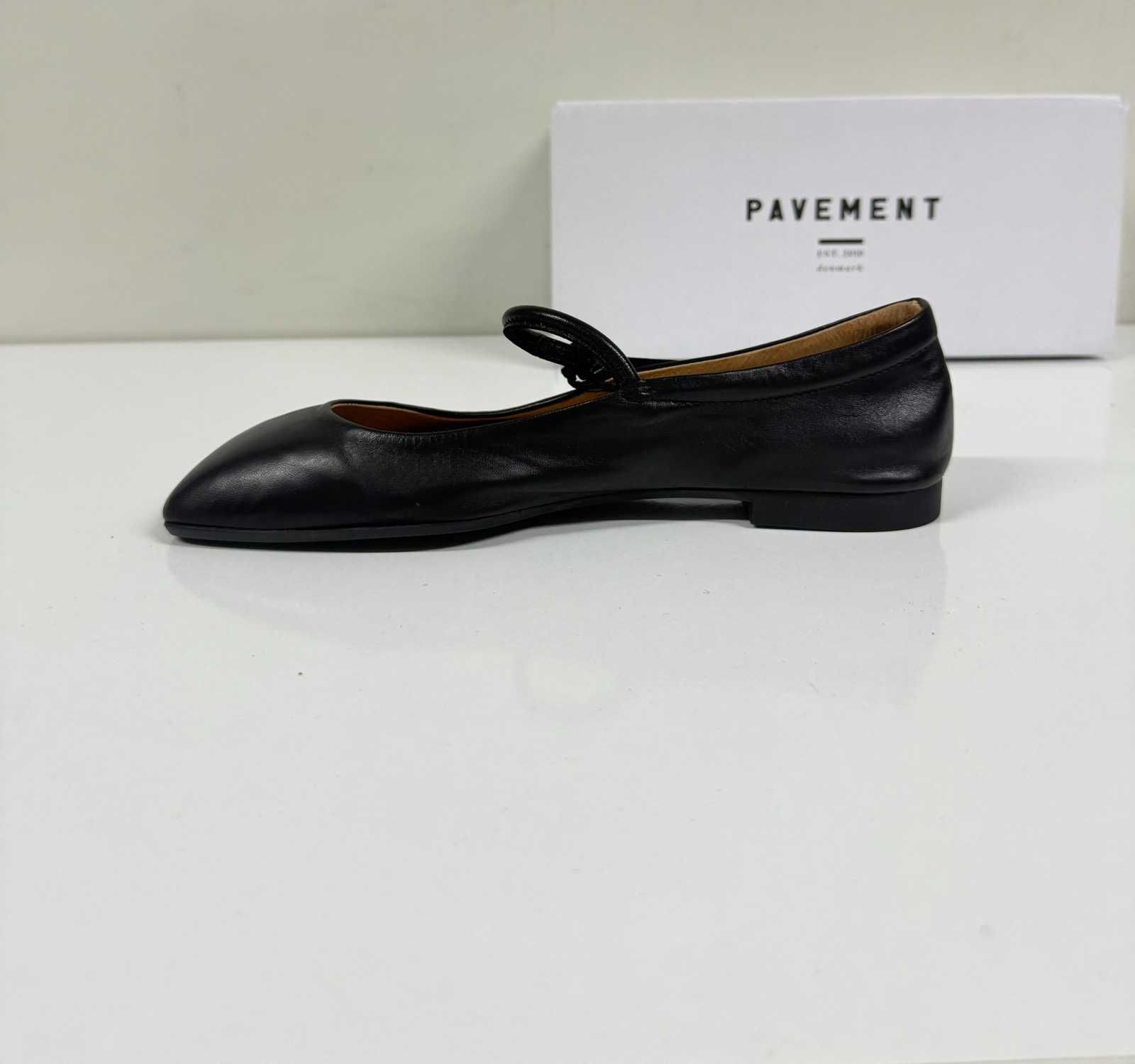 PAVEMENT Ballet Flats