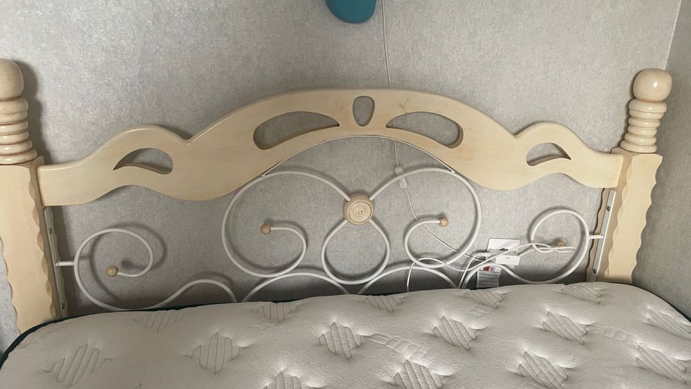 Кровать для спальни