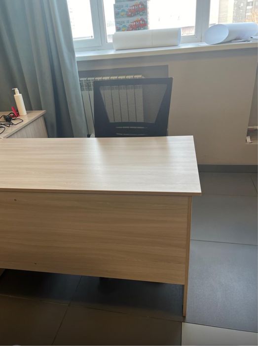 Стол и стулья офис, дом