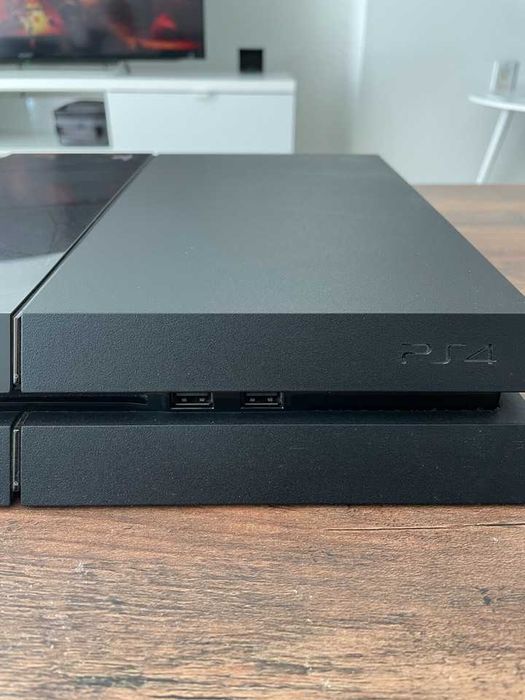 Playstation 4! 2 Manete! Impecabil!