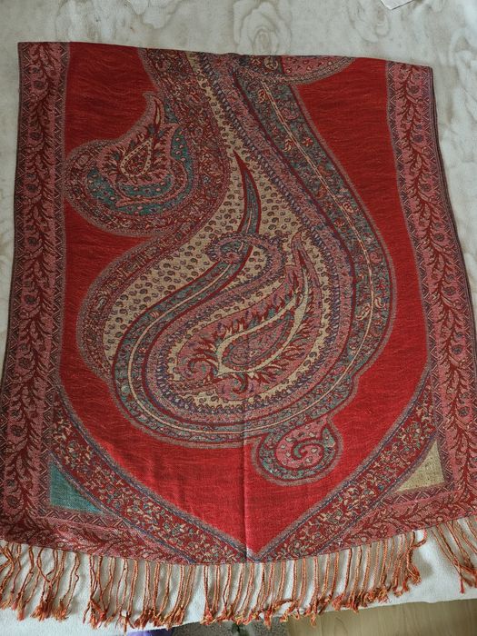 Голям, ефектен шал