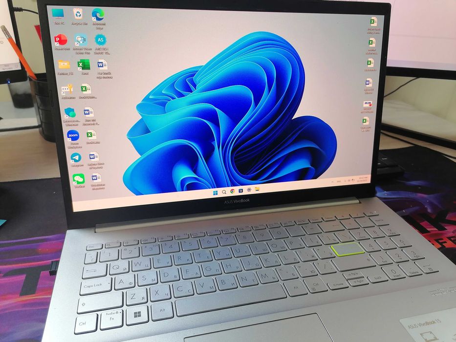 ASUS Vivobook 15 (Intel Core i5, 8 GB RAM, 512 GB SSD)