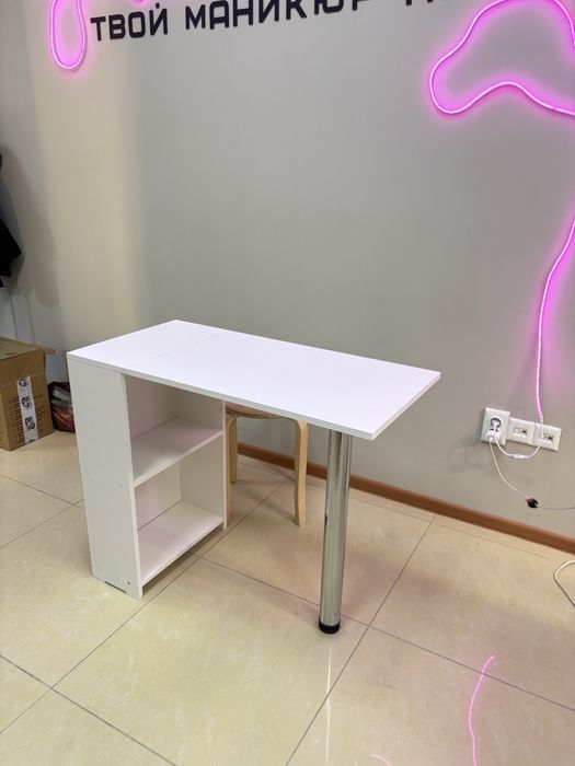 маникюрный стол