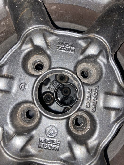 Продавам оригинални 15 джанти за волво в40