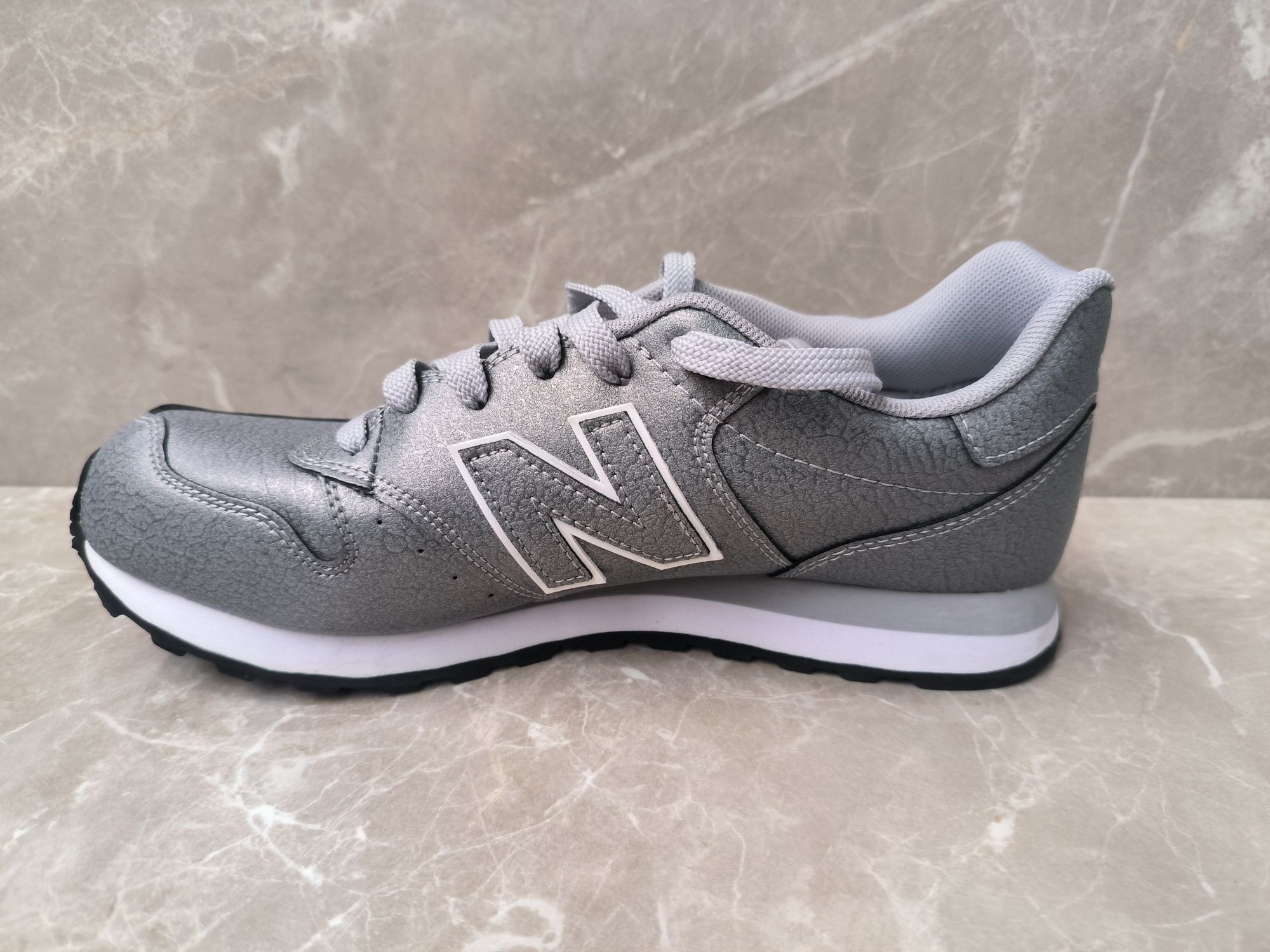 Сникърси New Balance номер 39