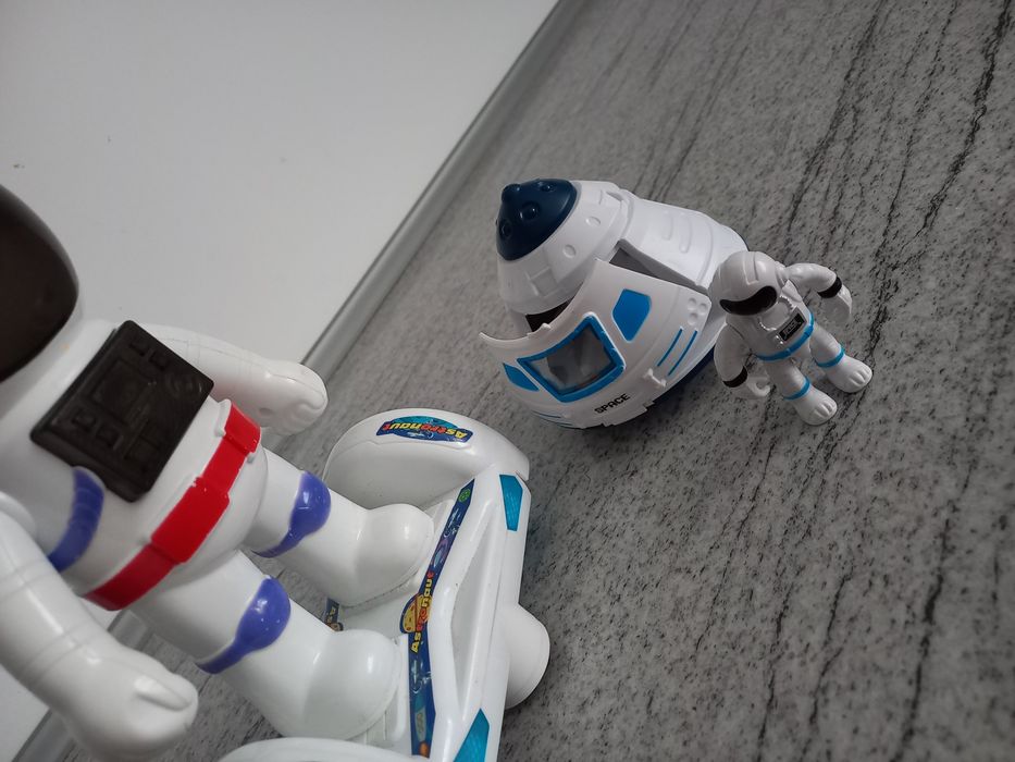 jJucarii roboti si modul aselenizare lunar,marca Noriel,stare perfect