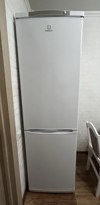 Холодильник Indesit