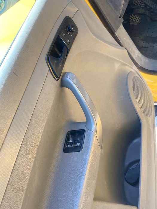 Vând Vw Caddy-2007 ; 2.0 Diesel