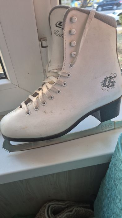 Фигурные коньки женские