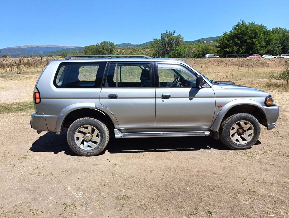 Джип Mitsubishi pajero sport