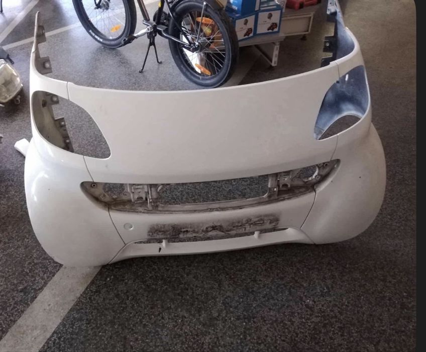Smart fortwo предна броня с калници и фарове