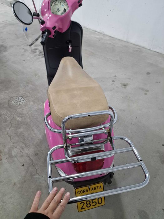 Piaggio Vespa LX50 PINK