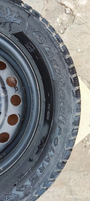 Продам зимние шипованные шины на дисках