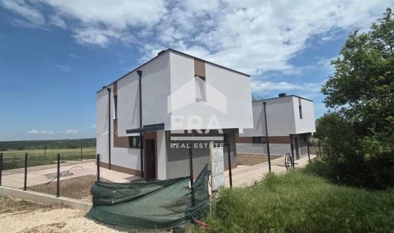 Двуетажна нова къща с морска панорама в жк Изгрев град Варна