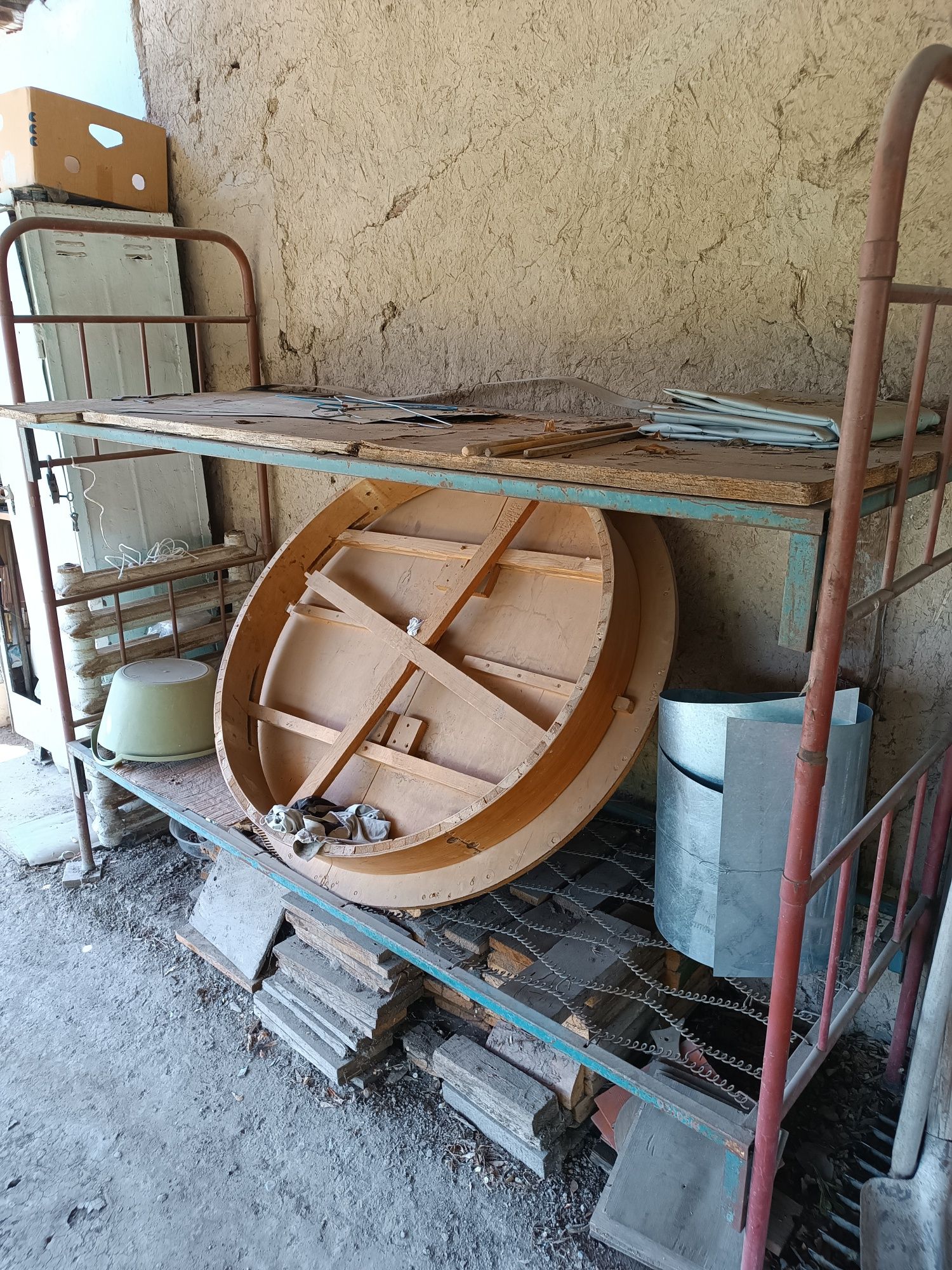 Продам двух ярусную железную кровать