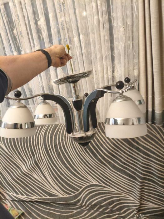 продам люстру 5 рожковую