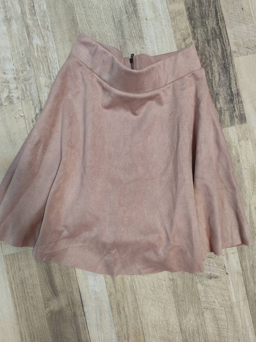 Модерна пола в нежен цвят