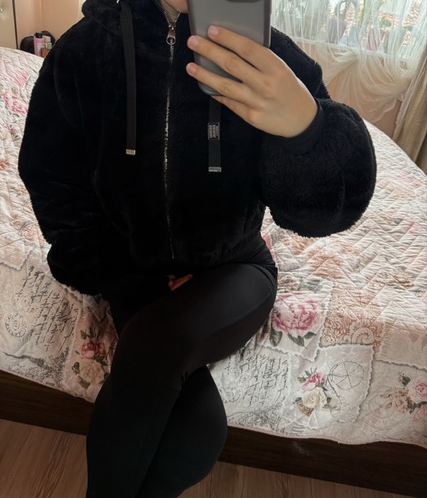 Bershka късо пухено яке