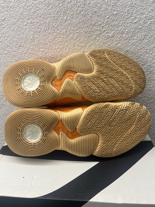 Маратонки Adidas Trae Young 3