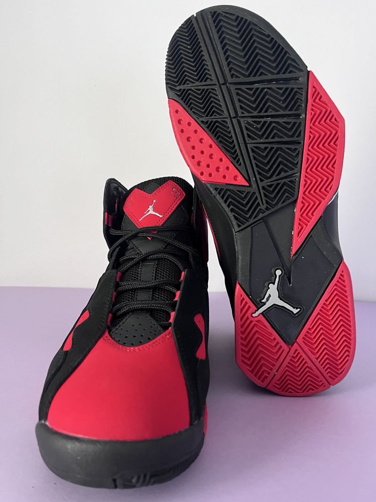 Air Jordan True Flight "Black University Red" marimea 44