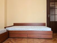 Две единични легла + гардероб
