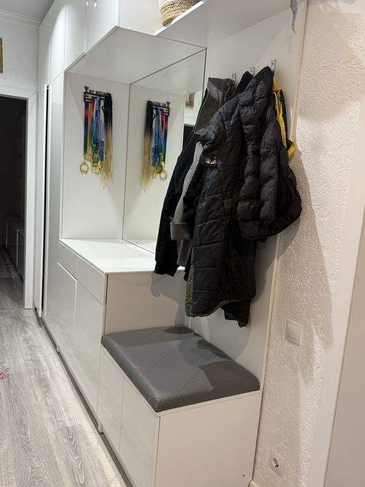 Шкаф в прихожую в отличном состоянии