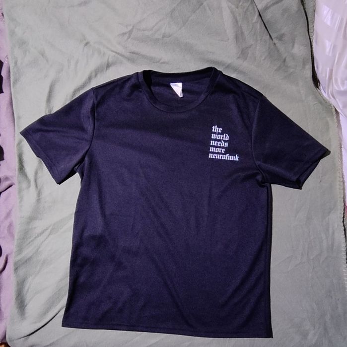 Къстъм тениска "the world needs more neurofunk"
