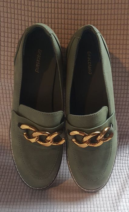 Продавам дамски обувки 39 размер.