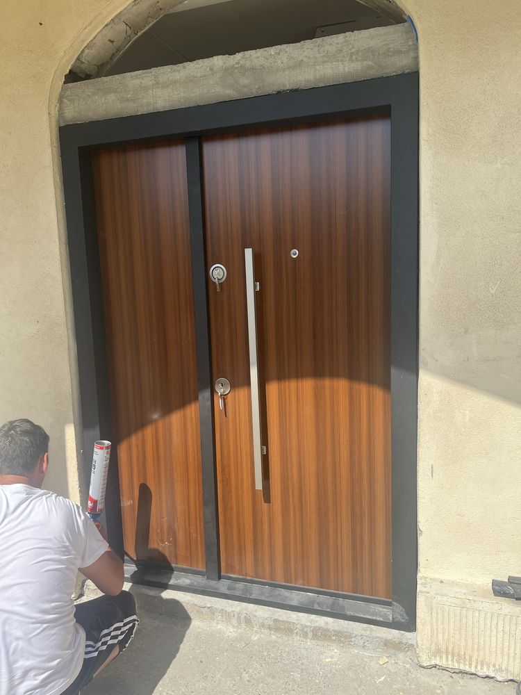 Montam usii interior exterior
