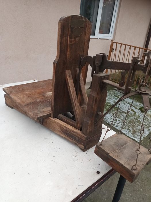 Cântar vechi din lemn, fără greutăți, stare bună