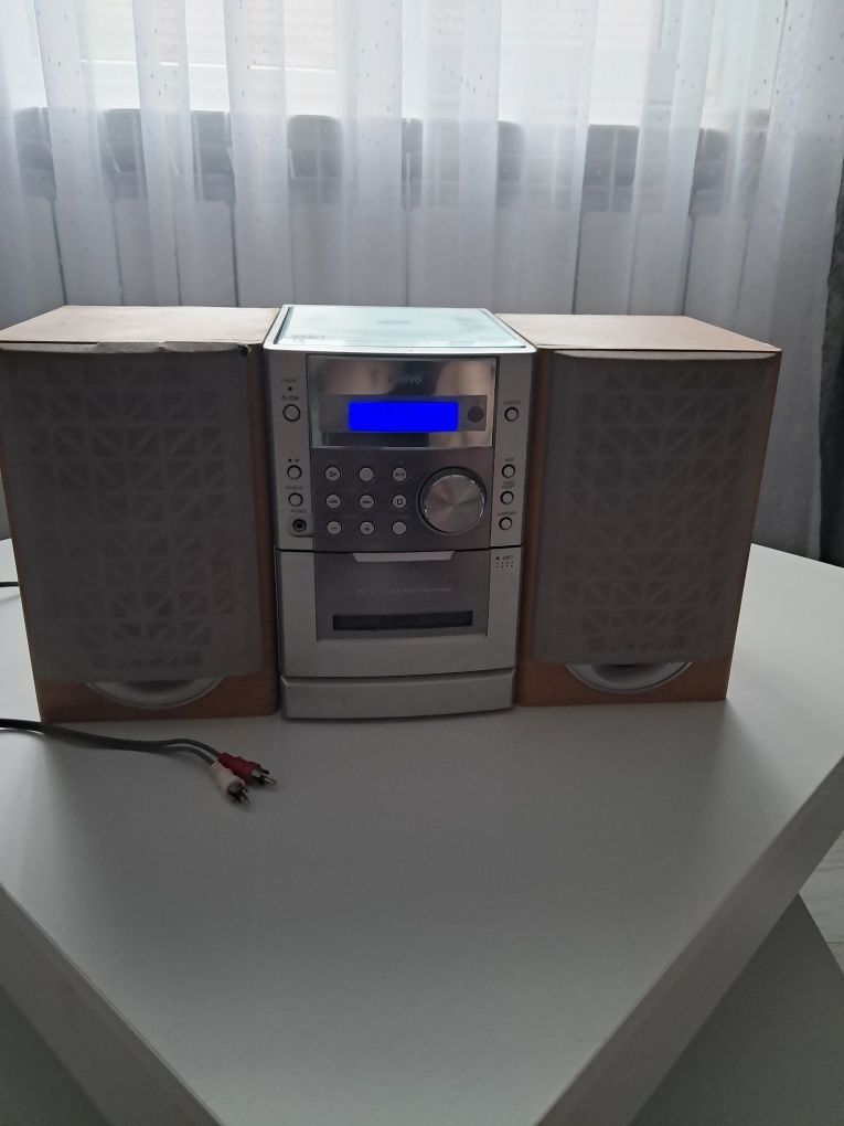 Radio casetofon Select cu CD Player Sanyo si Roadstar