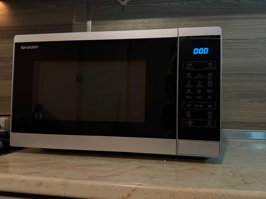 Sharp YC-MG252AE-S микровълнова
Голям обем