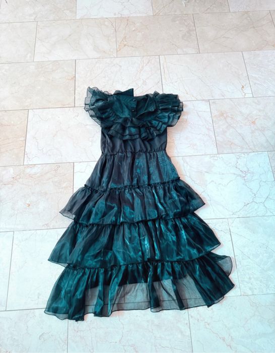 Rochie neagra S stil Wednesday. Nepurtata